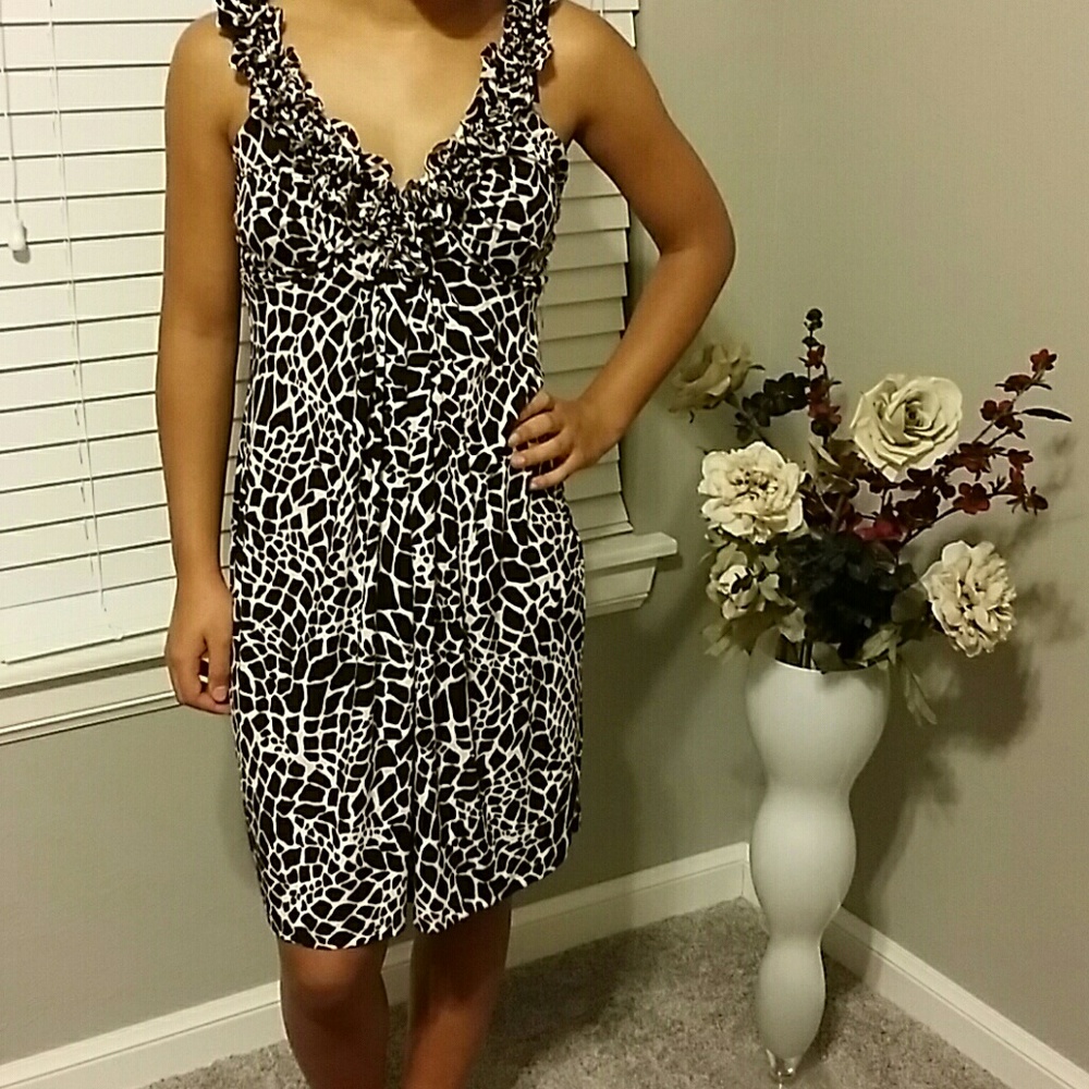 Adorable giraffe print dress!